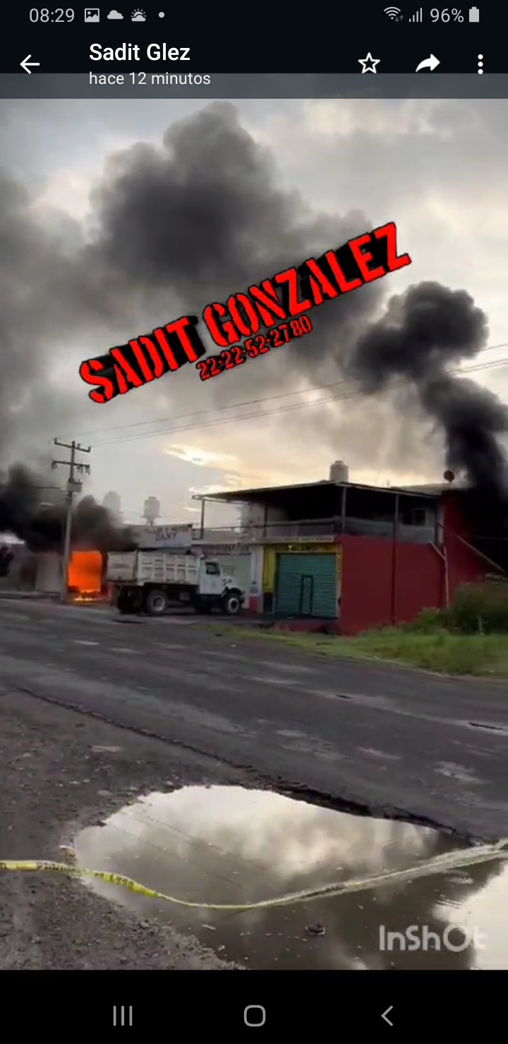 Video desde Puebla: Arde taller de motos en Atencingo