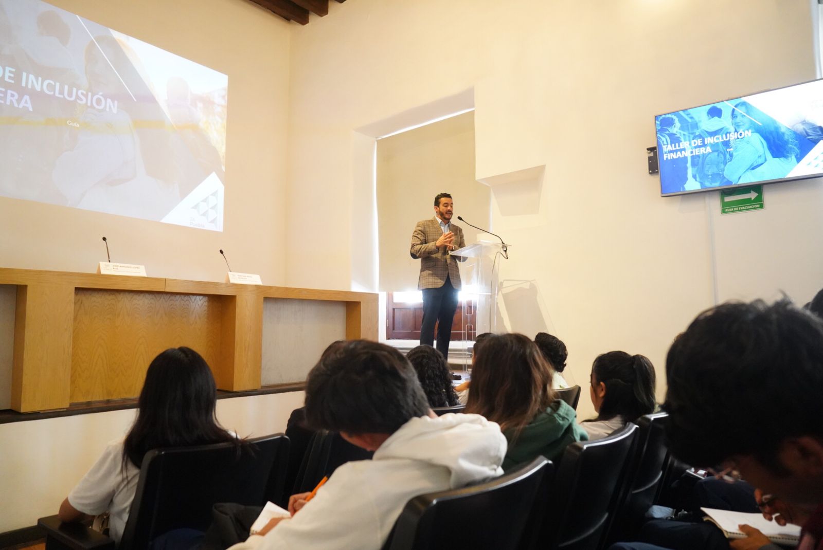 Imparten en el Congreso del Estado capacitación financiera para jóvenes