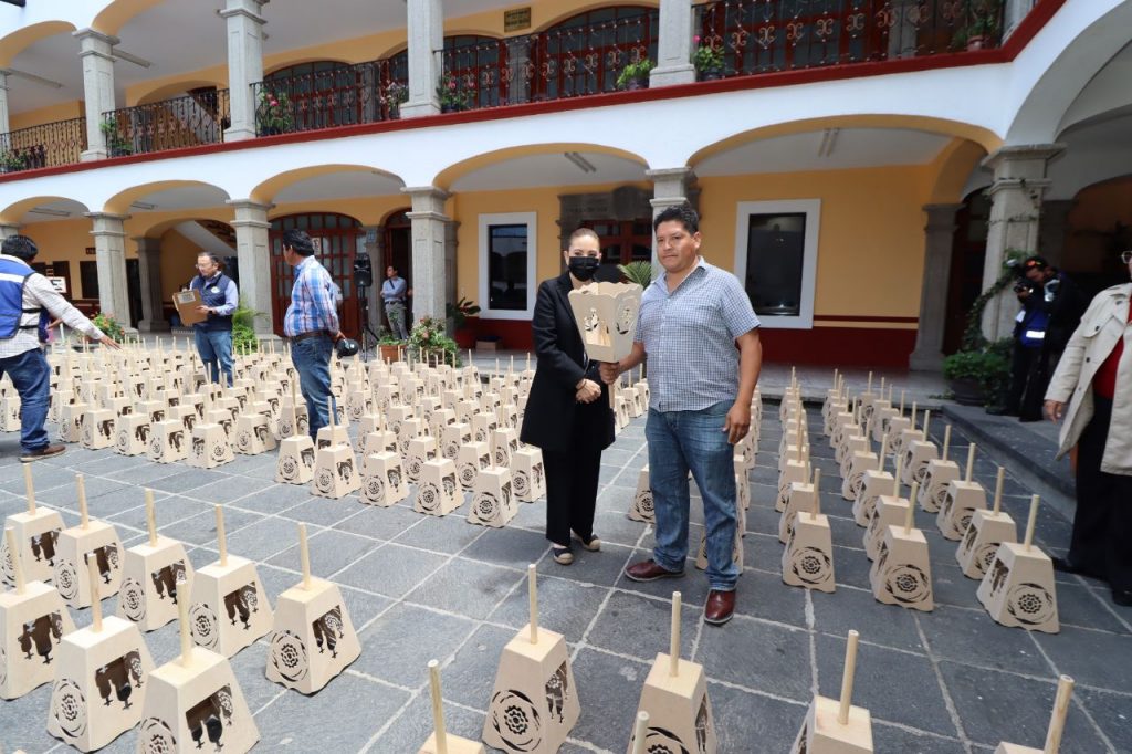 Entrega gobierno municipal 500 faroles para la procesión de este 31 de agosto