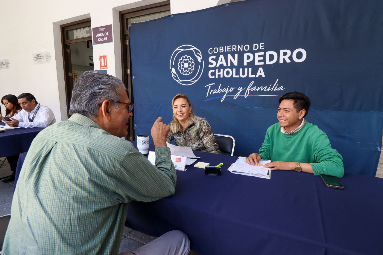 Paola Angon encabeza martes ciudadano en presidencia, otorgando servicios gratuitos para las familias