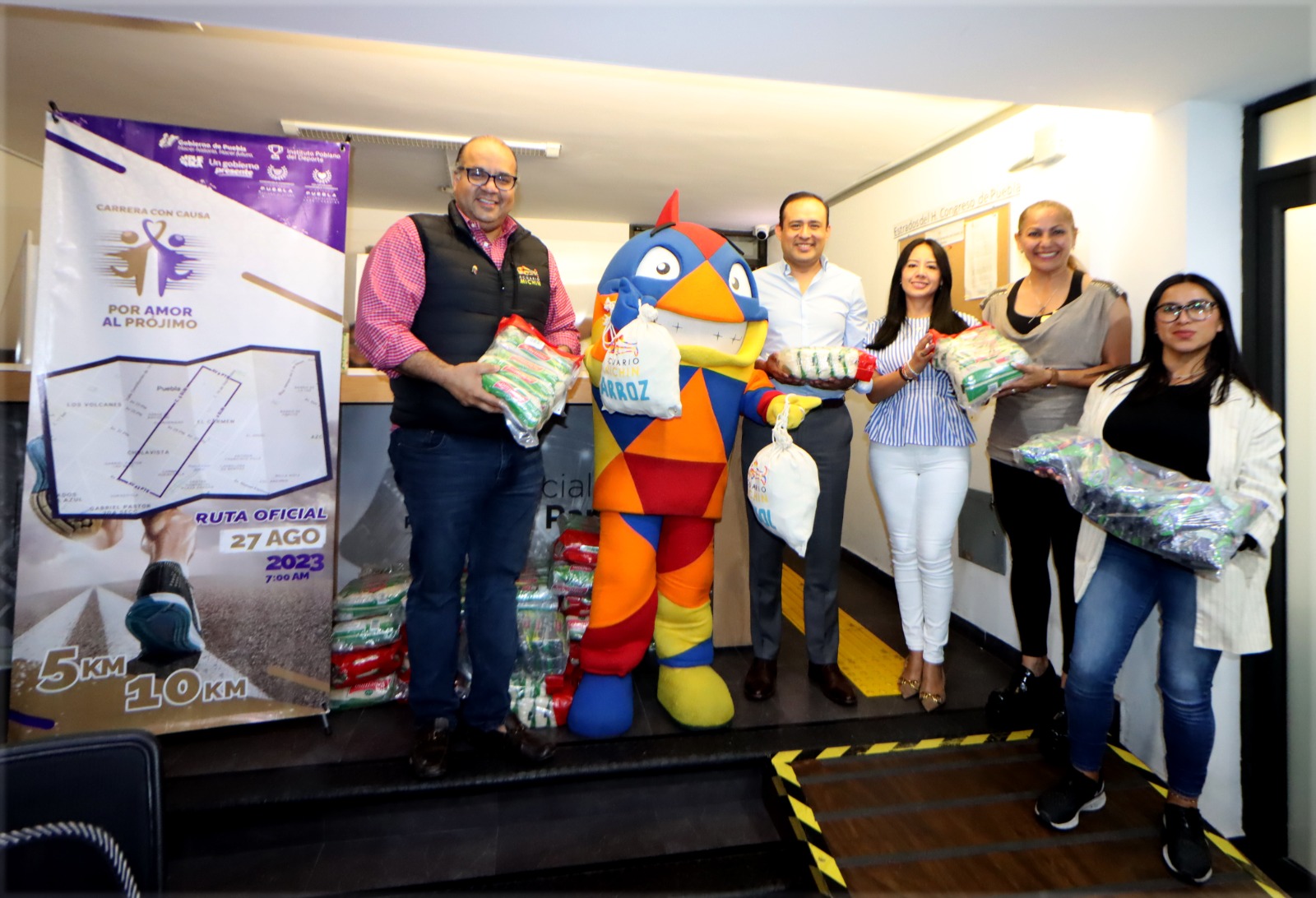 Recibe Congreso donativo de más de 300 kilos de productos para la carrera “Por Amor al Prójimo”