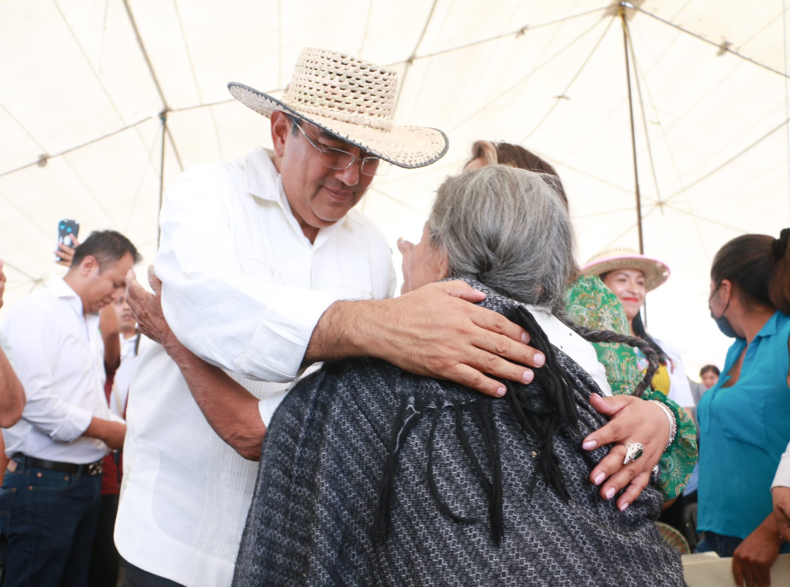 Video desde Puebla: Con impulso a la industria mezcalera, gobierno estatal apoya el crecimiento en la Mixteca, reiteró Sergio Salomón