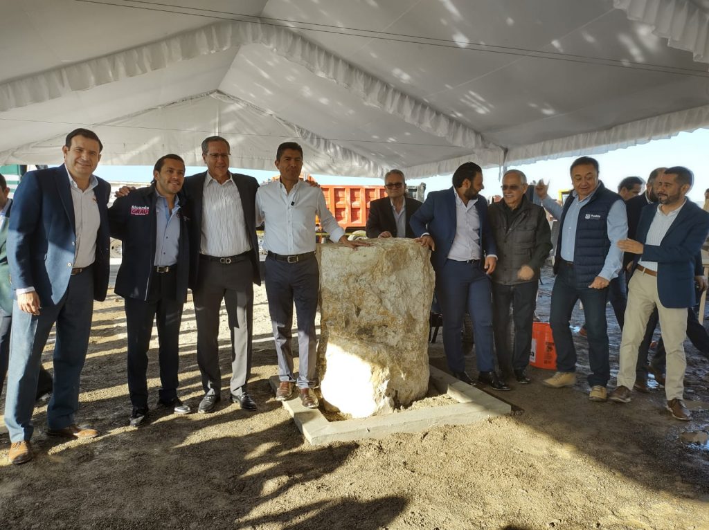 Video desde Puebla: Eduardo Rivera confirma prueba piloto para hacer de doble sentido la 3 poniente e inicia construcción de mil 300 viviendas más