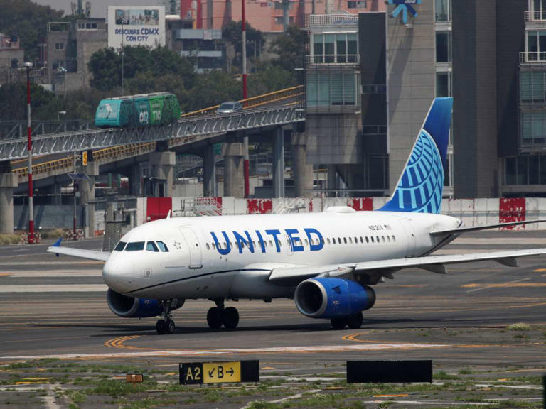 Vuelo se ‘desploma’ en el aire mientras se dirigía a Roma; cayó más de 8 mil metros en 10 minutos