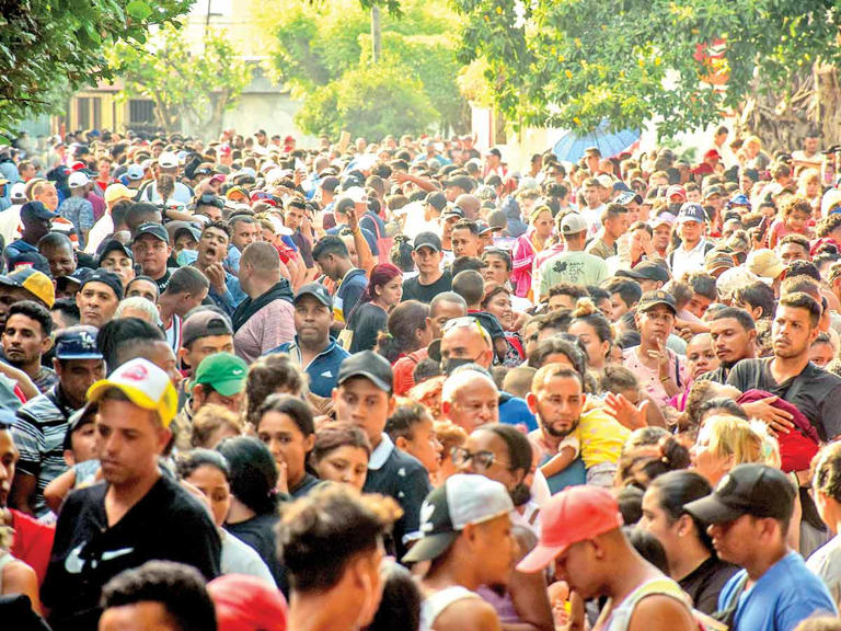 Caos en Tapachula: estampida migrante deja diez lesionados