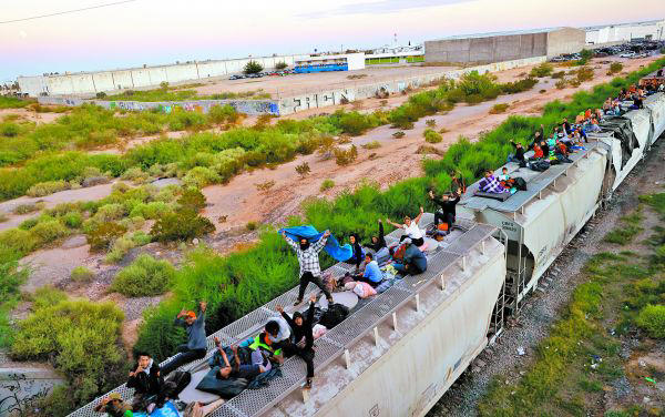 Nueva oleada de migrantes colapsa ruta del tren a EU