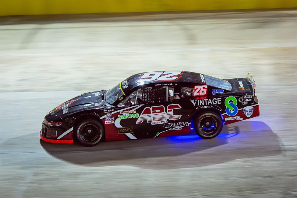 Alessandros Racing y Alex de Alba, se quedan con el Campeonato de Temporada Regular de NASCAR Challenge