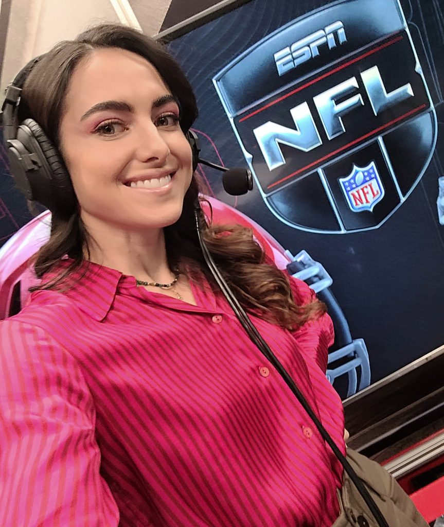 Egresada UDLAP hace historia al ser seleccionada como voz principal del Monday Night Football