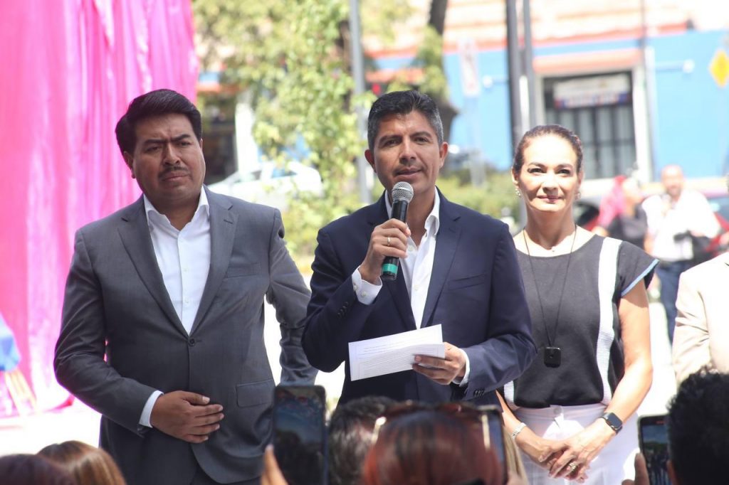Video desde Puebla: Eduardo Rivera entrega rehabilitación del jardin de Analco y el Parque del Migrante