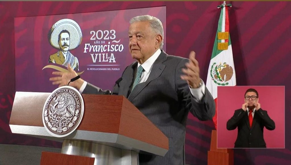AMLO propone vuelos en la noche para evitar saturación en el AICM
