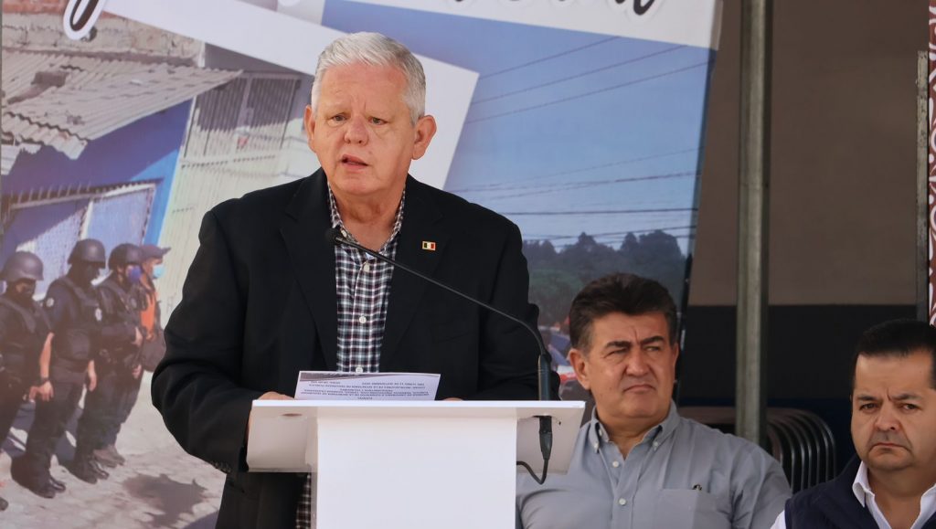 Desde Teziutlán: Presidente Carlos Peredo entrega uniformes a elementos de la Secretaría de Seguridad Pública