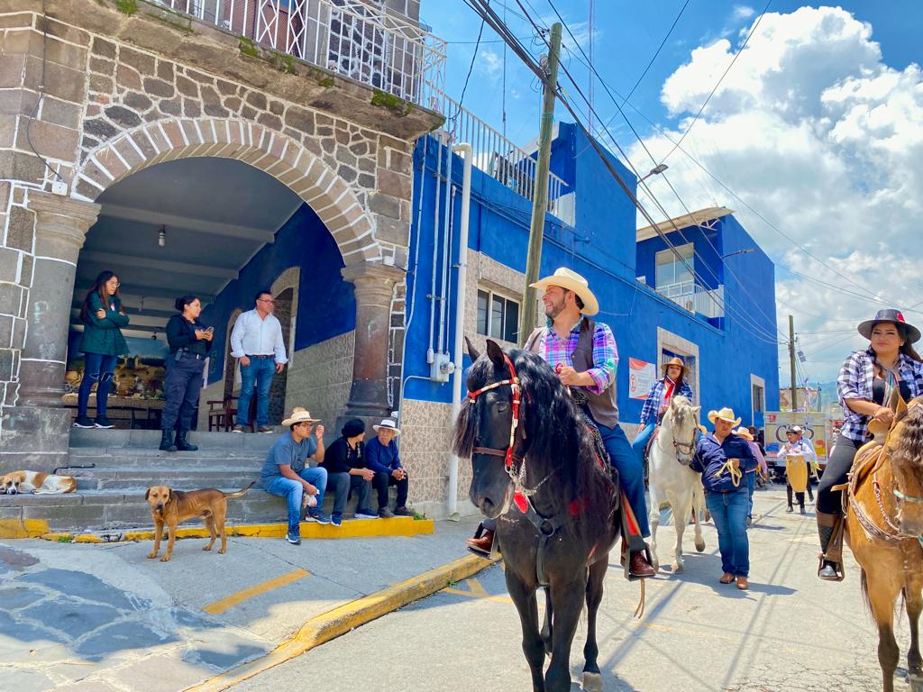San Nicolás de los Ranchos: Gumaro Sandre encabeza cabalgata de fiestas patrias