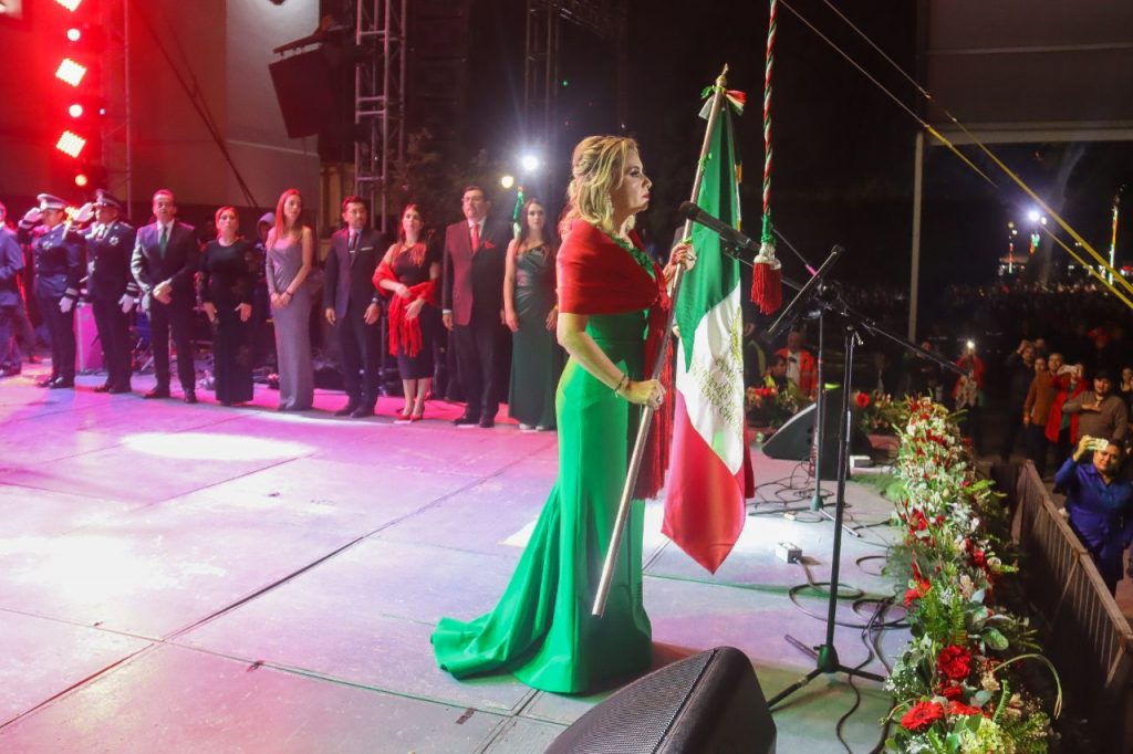 Grupos Motel y Jalado dan un prendido Grito de Independencia en San Pedro Cholula