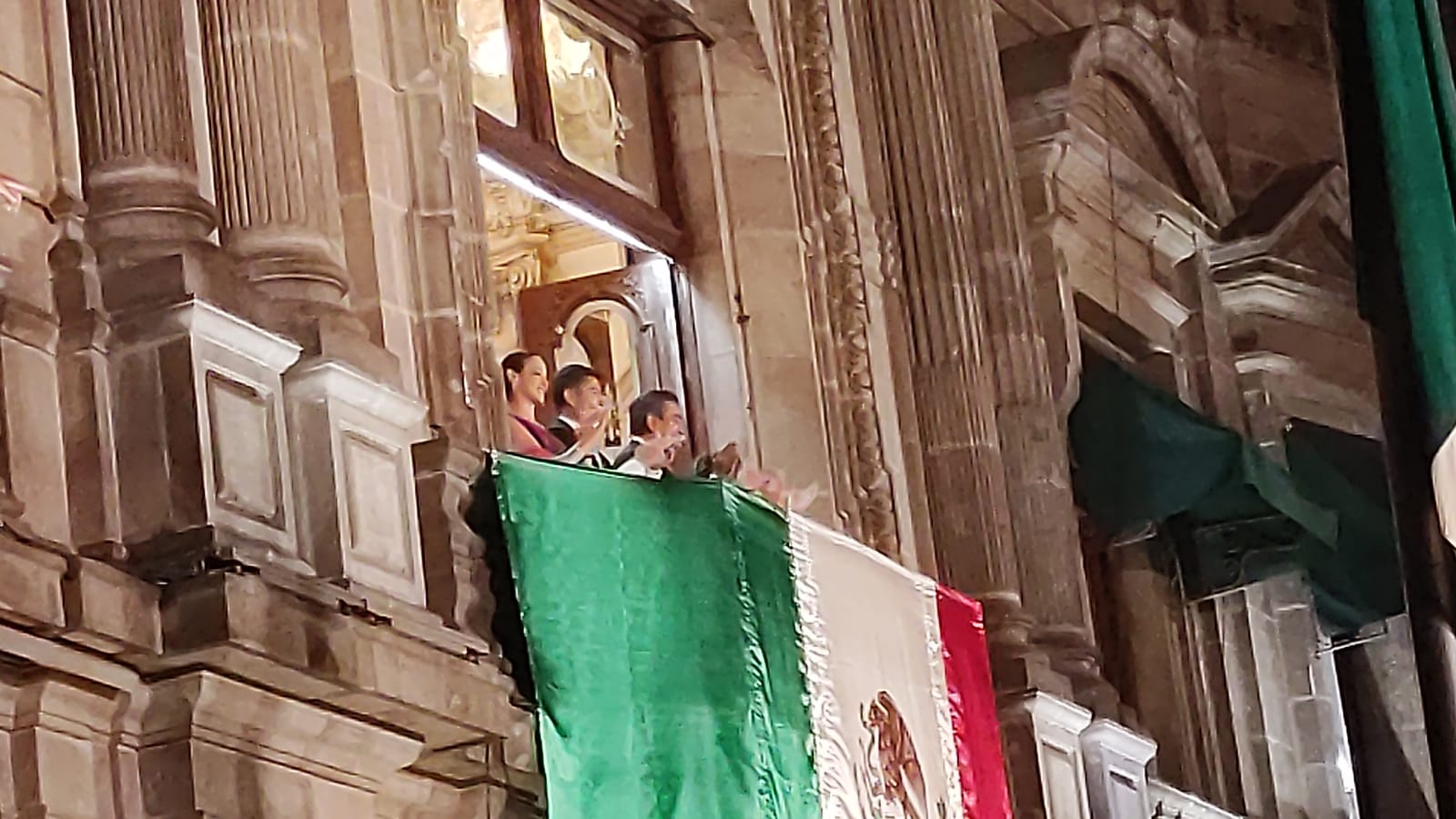 Sergio Salomón y Eduardo Rivera encabezan ceremonia del Grito de Independencia