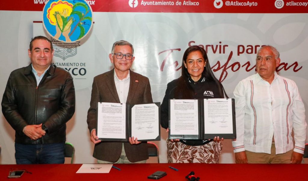 Desde Atlixco: Ariadna Ayala firma convenio con la UAM