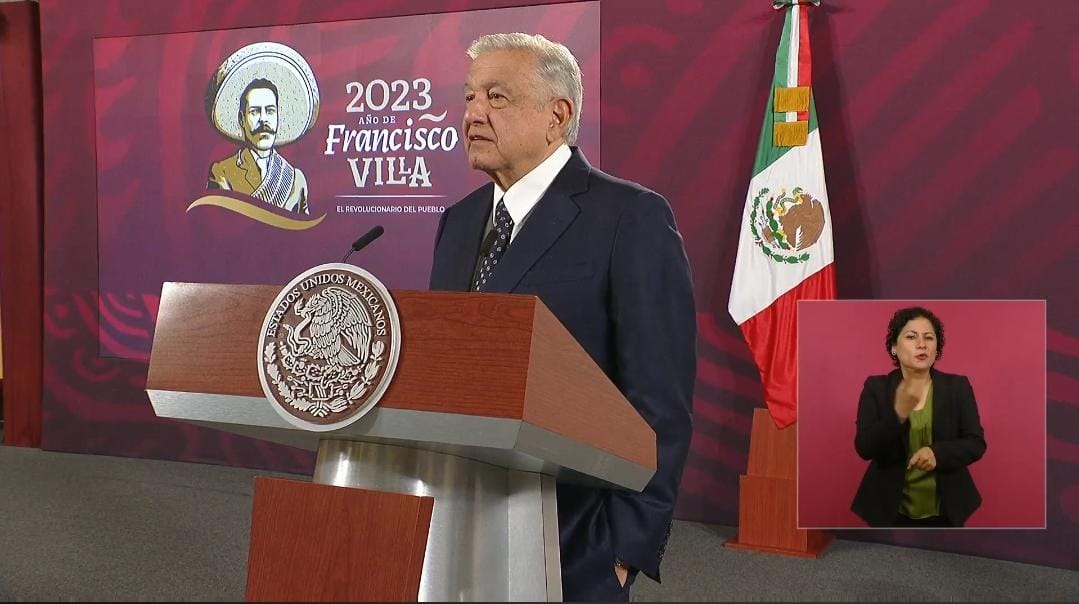 AMLO acatará ordenamiento del INE de bajar fotos de bastón de mando con Sheinbaum