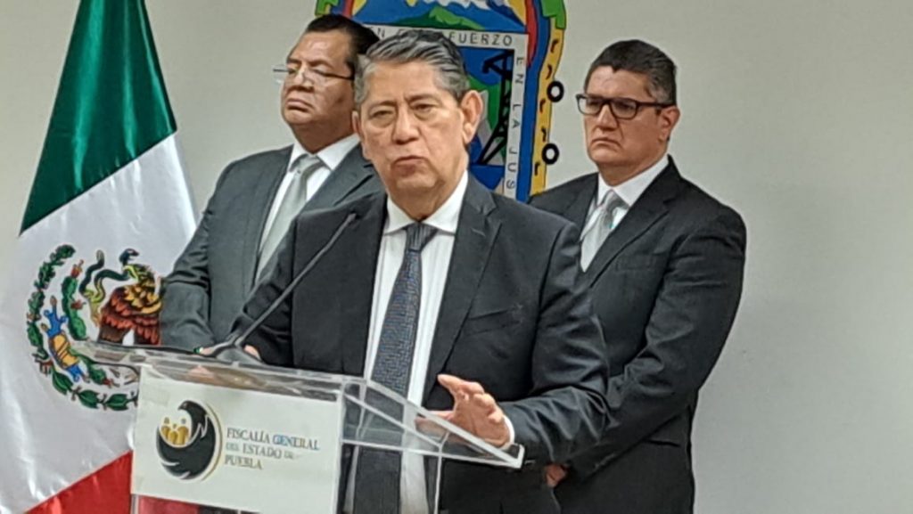 Video desde Puebla: Se amparan presuntos golpeadores de Ernesto Calderón; son buscados con la Interpol