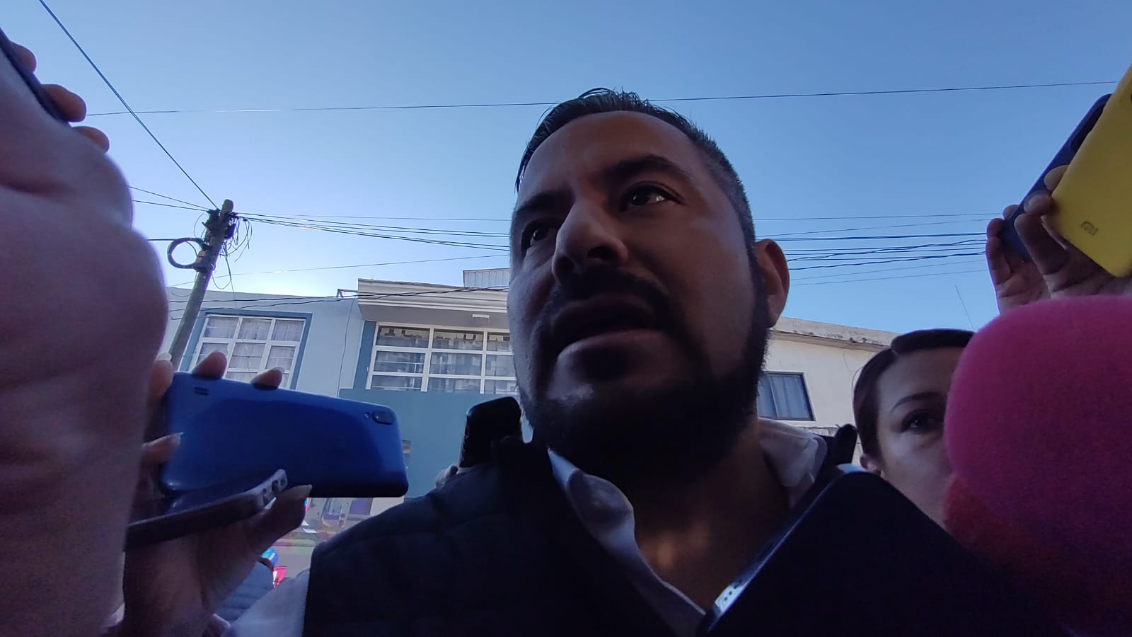 Video desde Puebla: Locatarios del mercado 5 de Mayo se colgaban de CFE, admitió Adán Domínguez