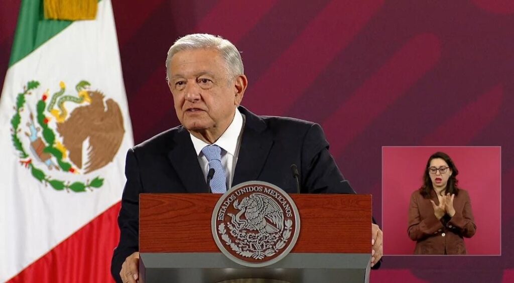 Seguirán las investigaciones del caso Ayotzinapa, aunque los padres no nos crean: AMLO