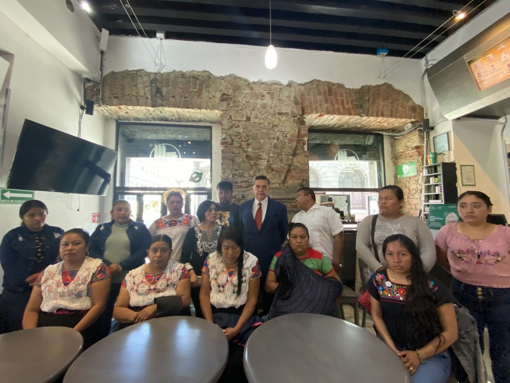 Comerciantes acusan a edil de Huauchinango de querer quitarlos del mercado municipal