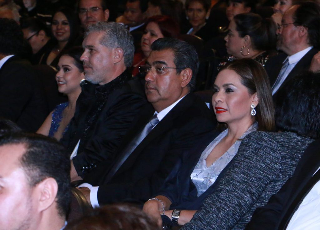 Video: Realizan en Puebla premiere de la película Héroes