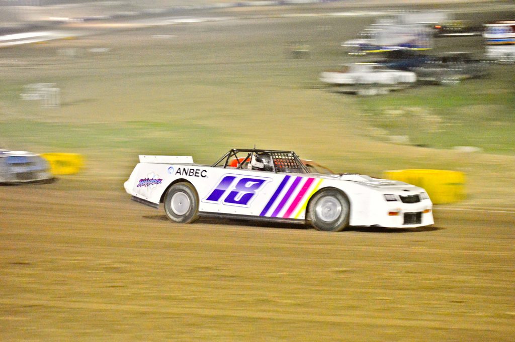 Emociones se vivieron en el Aquiles Speedway Park, con la “Gran Carrera Topless”