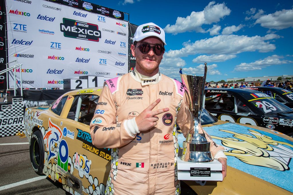 Rodrigo Rejón, subió al podio de Nascar Challenge en Aguascalientes y dio paso rumbo a Playoffs