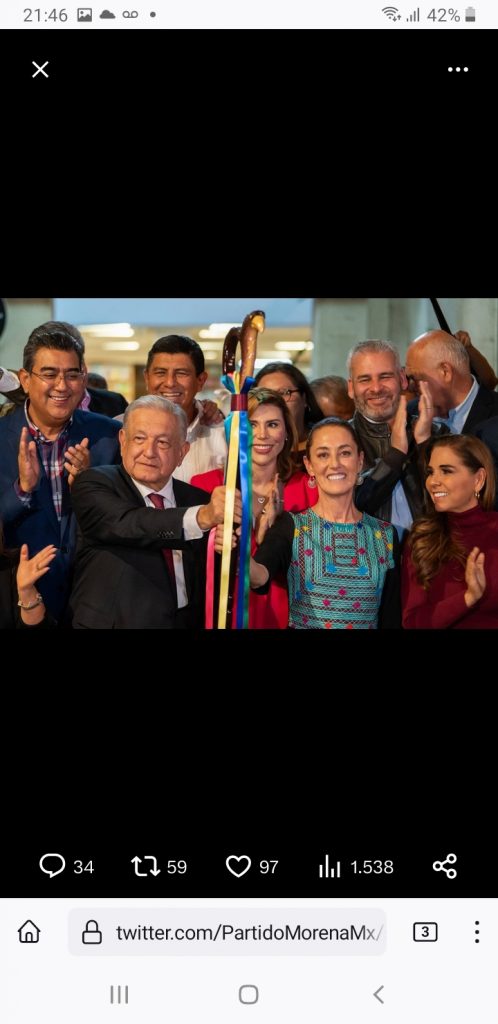 AMLO entrega a Claudia Sheinbaum el “bastón de mando” de Morena