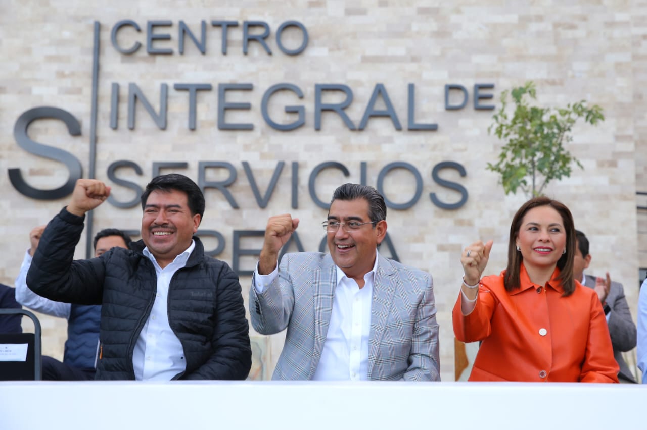 En Tepeaca, Sergio Salomón toma protesta a clúster de ónix y mármol e inaugura el CIS