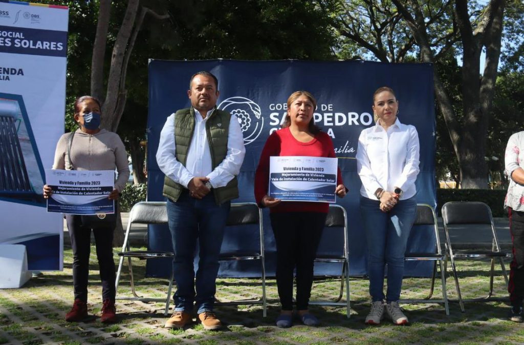 Paola Angon inicia entrega de 650 calentadores solares del Programa Vivienda y Familia