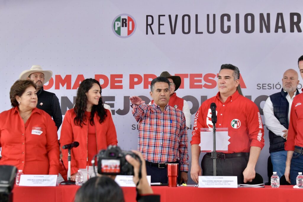 Apoyar con todo a Xóchitl, pide Alejandro Moreno a priistas de Querétaro