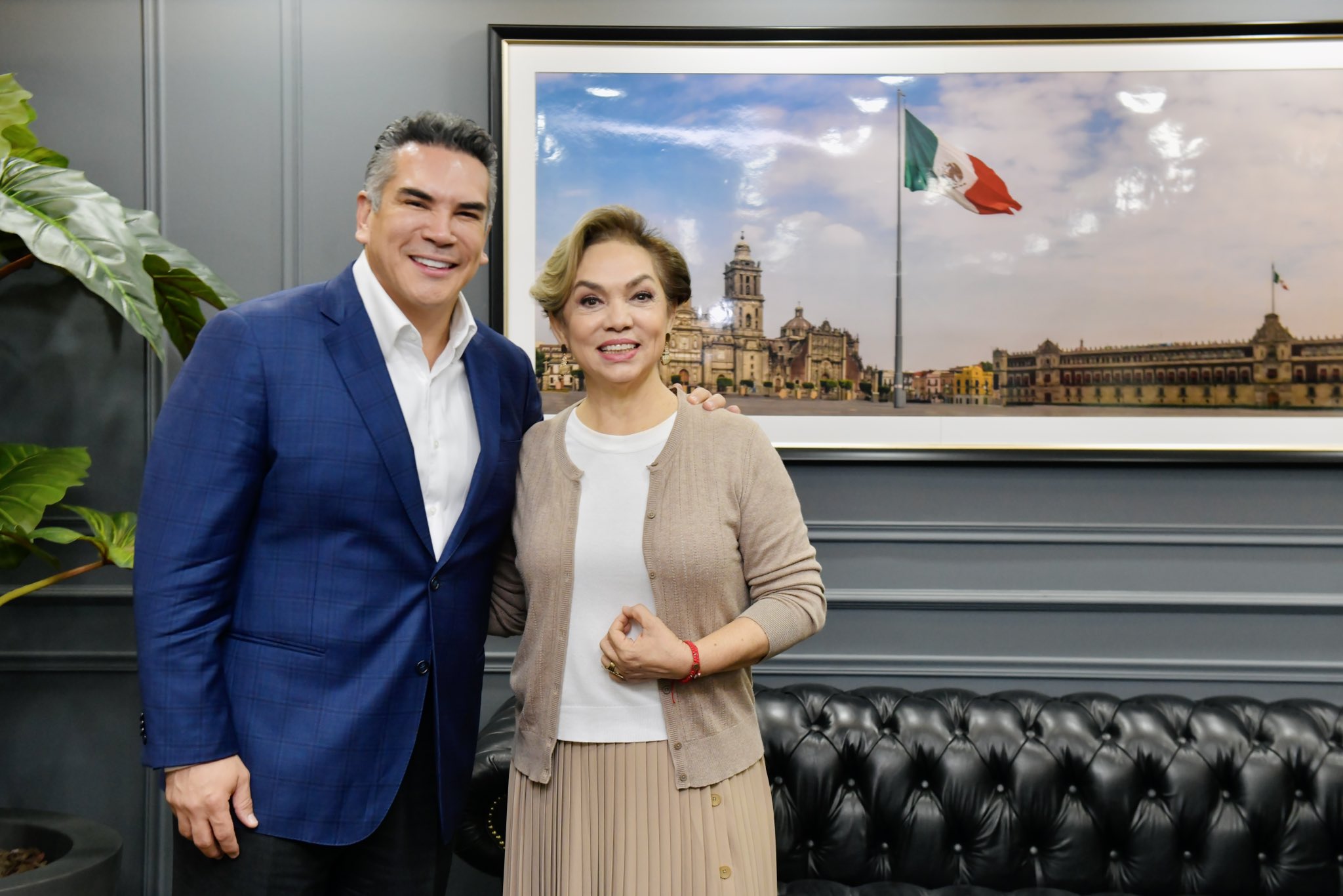 Alejandro Moreno da bienvenida al PRI a senadora Cecilia Sánchez García