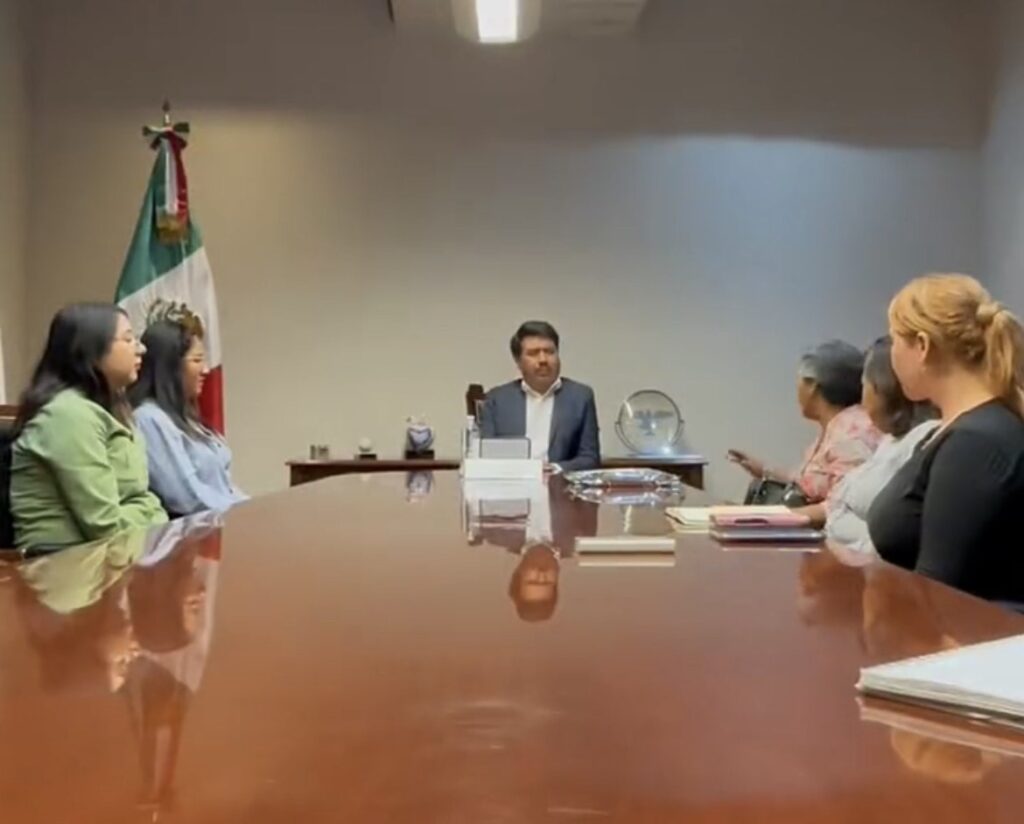 Bienvenidas a casa, dice Sergio Salomón a poblanas que estaban varadas en Guerrero