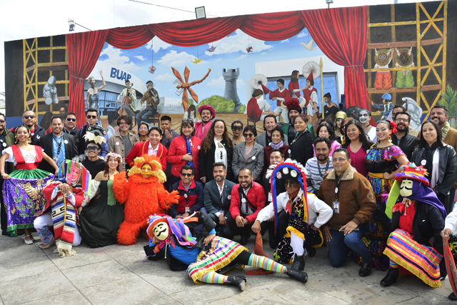 BUAP: Rectora María Lilia Cedillo Ramírez inaugura el mural “CCU, 15 años de arte y cultura”