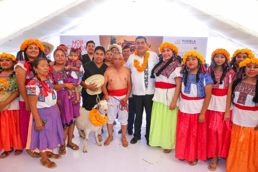 El gobernador Sergio Salomón informó que, por decreto, el platillo ya es Patrimonio Cultural Intangible de Puebla desde el 18 de octubre del año en curso