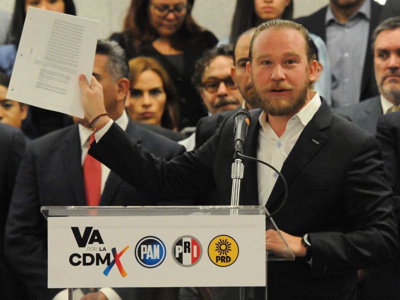 López Obrador ‘destapa’ a Santiago Taboada como candidato de la oposición en CDMX