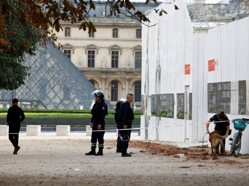 Ordenan desalojar el Museo del Louvre y el Palacio de Versalles ante temores de atentado