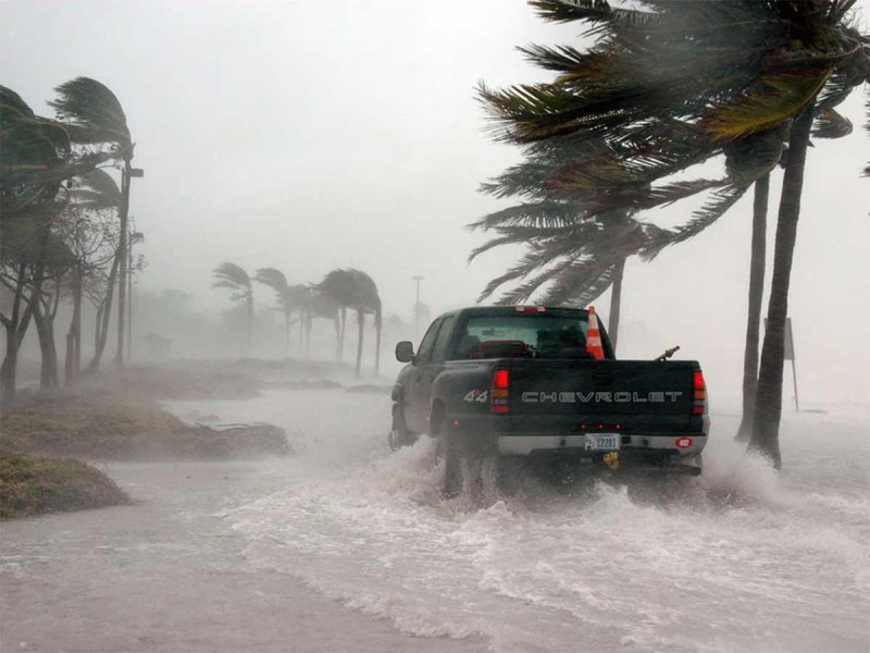¡Alerta máxima! Huracán Norma toca tierra en Todos Santos, BCS