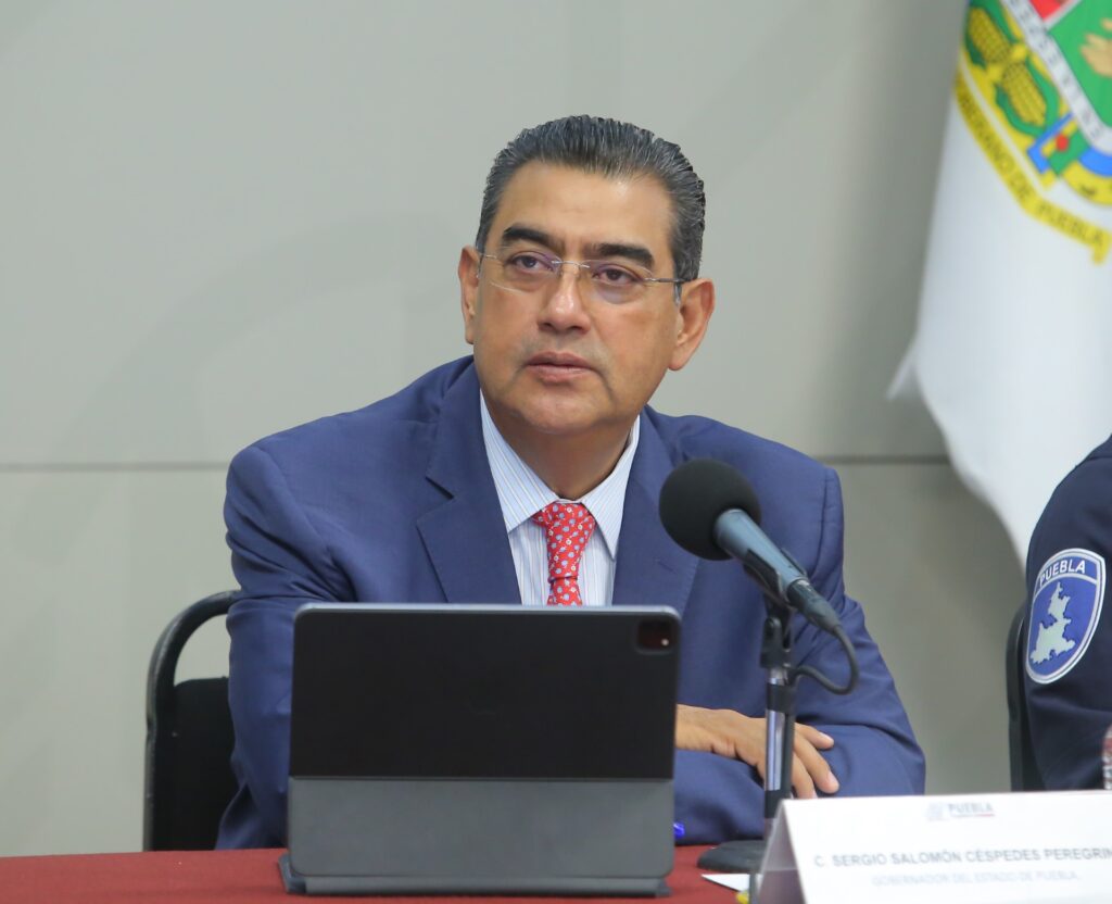 Gobierno de Puebla trasladará el cuerpo del poblano que murió en Acapulco, señaló Sergio Salomón.