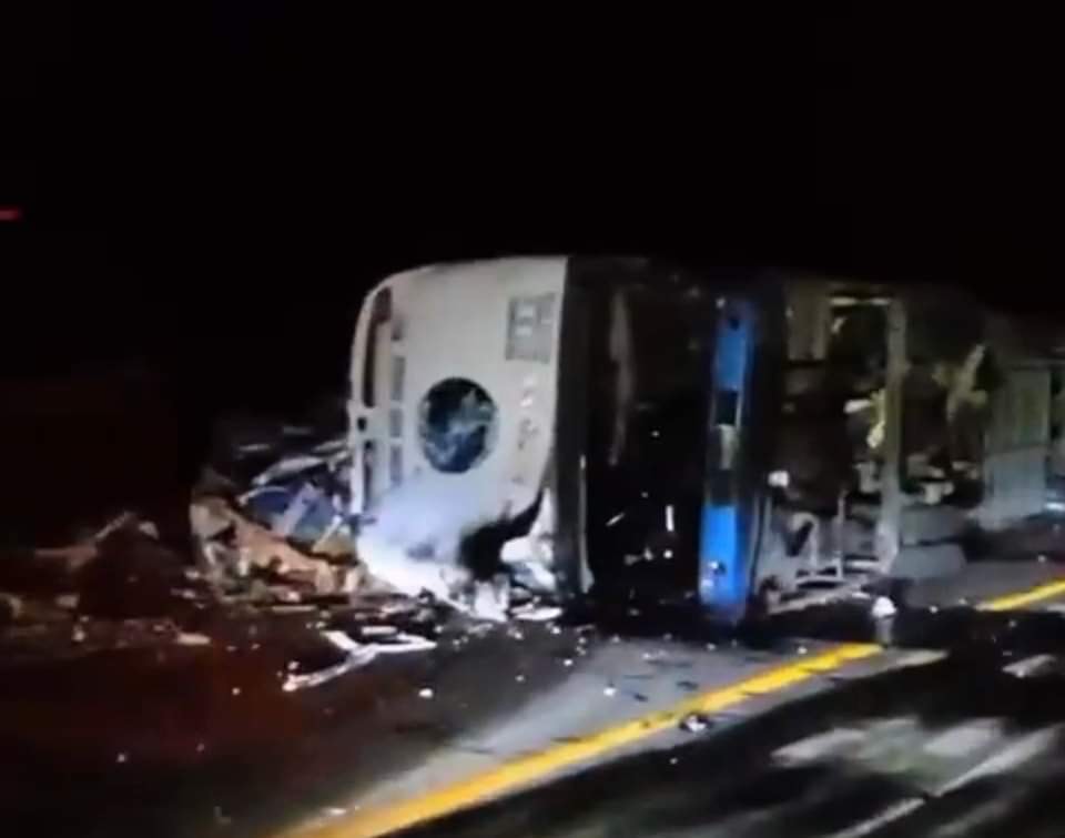 18 migrantes muertos por volcadura de un camión en la Oaxaca Cuacnopalan