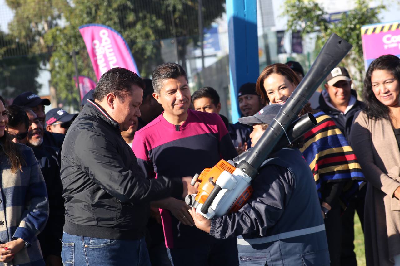 Eduardo Rivera entrega una cancha pública más de pádel; ahora en la Popular Coatepec