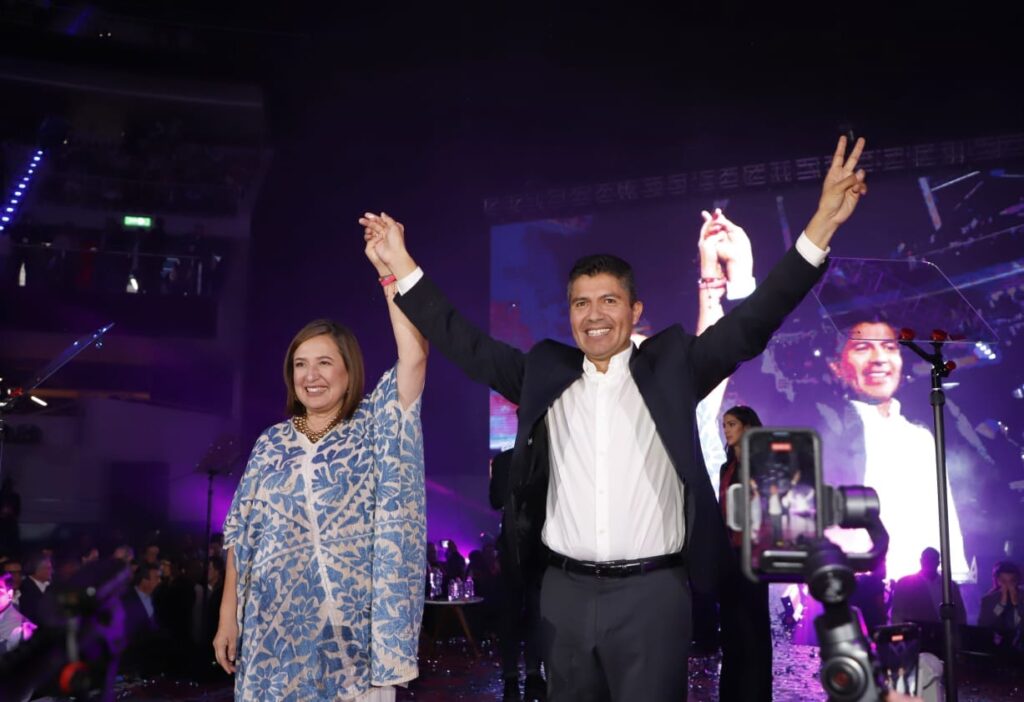 Respalda Carlos Martínez Amador 2do Informe de Actividades del Alcalde Eduardo Rivera Pérez