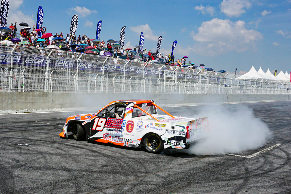 Gana Diego Ortiz en Puebla su sexta bandera a cuadros de la temporada
