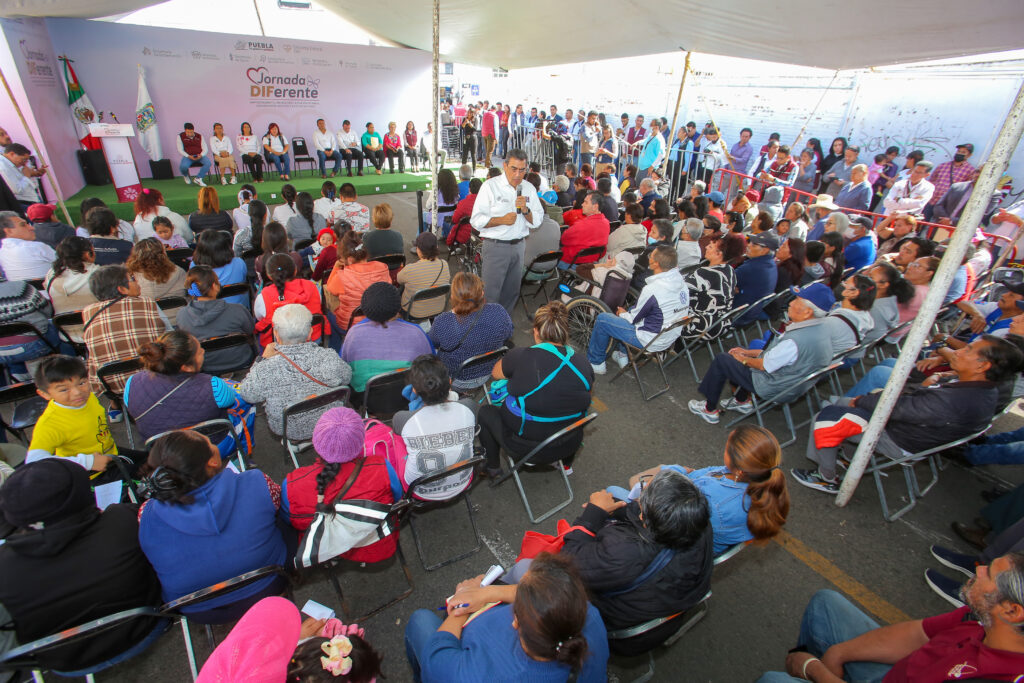 Video desde Puebla: Sergio Salomón entregó aparatos auditivos en la junta auxiliar Zaragoza