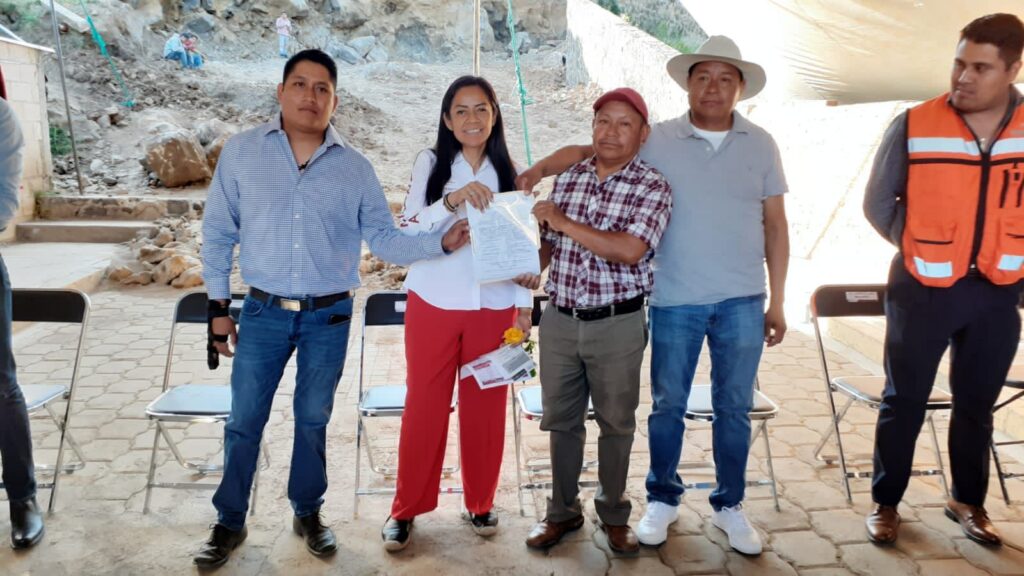 Desde Atlixco: Ariadna Ayala entrega obras en Axocopan
