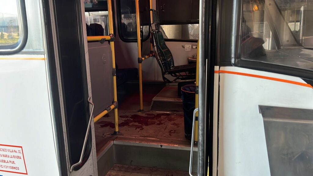 Video desde Puebla: Balean a conductor de transporte público en Chachapa, Amozoc