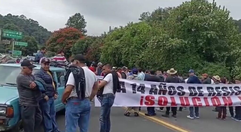 Ex trabajadores de Luz y Fuerza cerraron la México Tuxpan