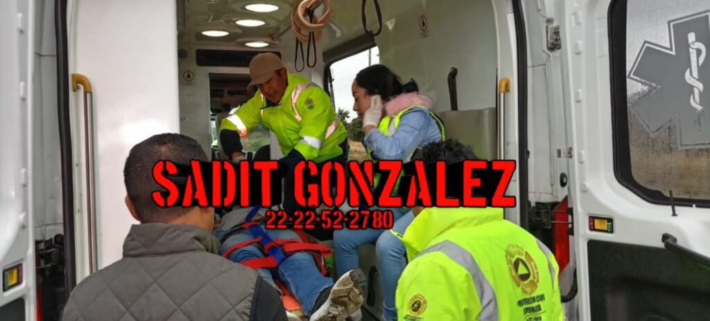 Dos lesionados al volcarse un vehículo en Esperanza