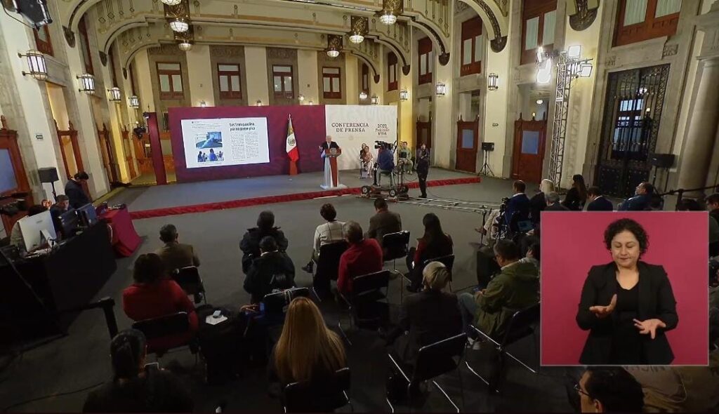 AMLO señala que el Coferpis avanza para permitir venta de vacunas covid-19