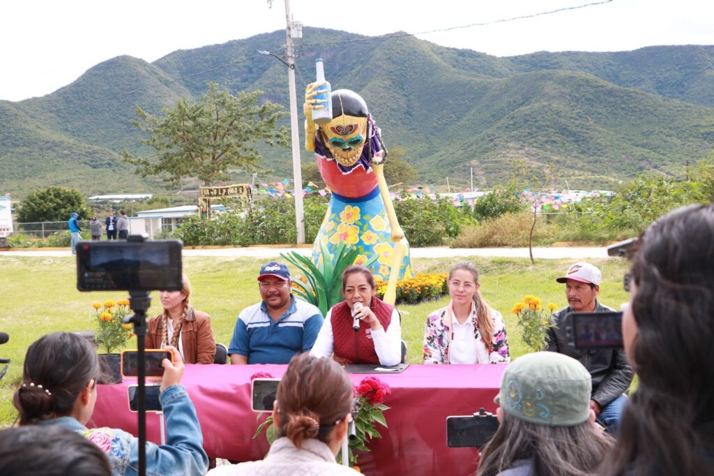 Ariadna Ayala anunció la Feria de la aflor de Cempasúchil y Terciopelo